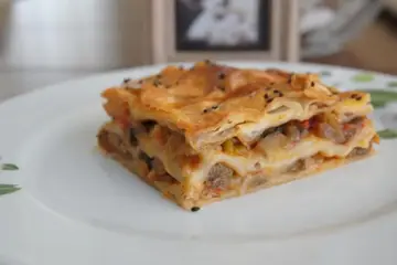Kıymalı Patlıcanlı Börek Tarifi ve Malzemeleri